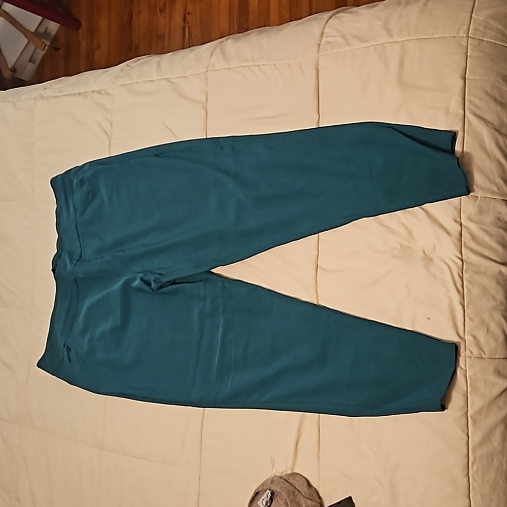 Green stretch pant